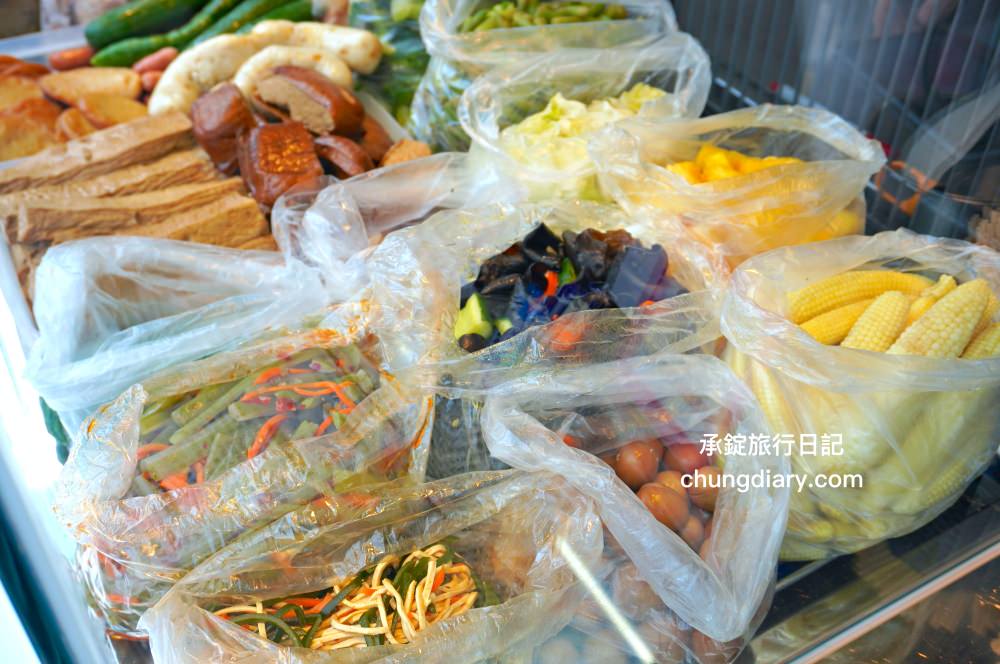 木子李鹽水雞｜台中太平美食｜乾淨衛生小吃餐車，好吃不貴，獨家胡椒粉配方，清爽不油膩！鄰近～東區精武車站。