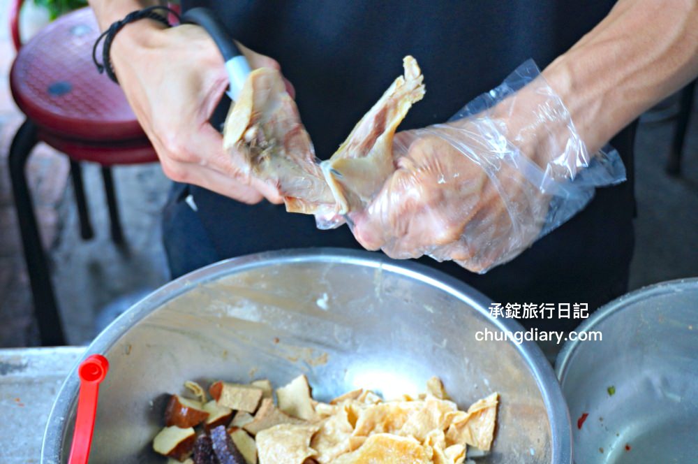 木子李鹽水雞｜台中太平美食｜乾淨衛生小吃餐車，好吃不貴，獨家胡椒粉配方，清爽不油膩！鄰近～東區精武車站。
