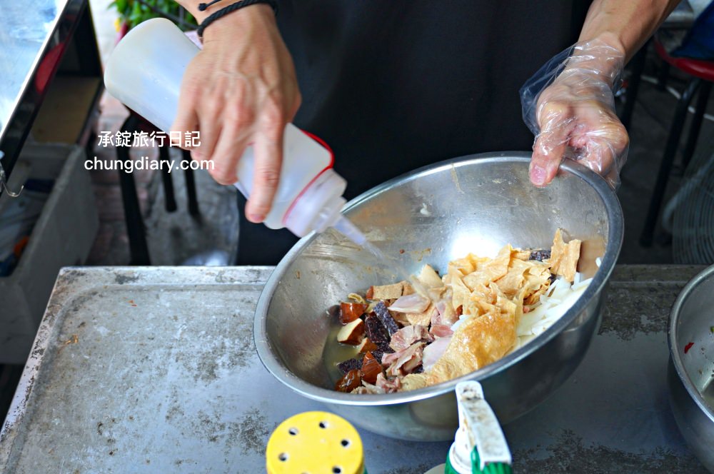 木子李鹽水雞｜台中太平美食｜乾淨衛生小吃餐車，好吃不貴，獨家胡椒粉配方，清爽不油膩！鄰近～東區精武車站。