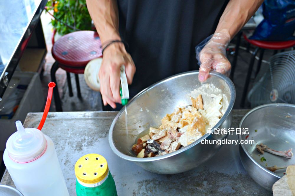 木子李鹽水雞｜台中太平美食｜乾淨衛生小吃餐車，好吃不貴，獨家胡椒粉配方，清爽不油膩！鄰近～東區精武車站。