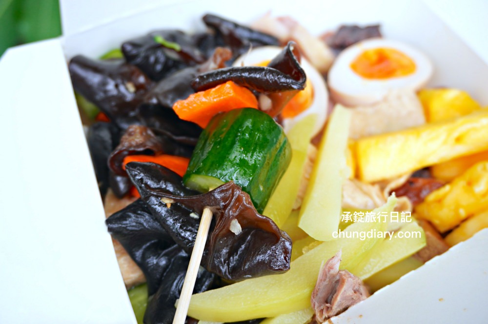 木子李鹽水雞｜台中太平美食｜乾淨衛生小吃餐車，好吃不貴，獨家胡椒粉配方，清爽不油膩！鄰近～東區精武車站。