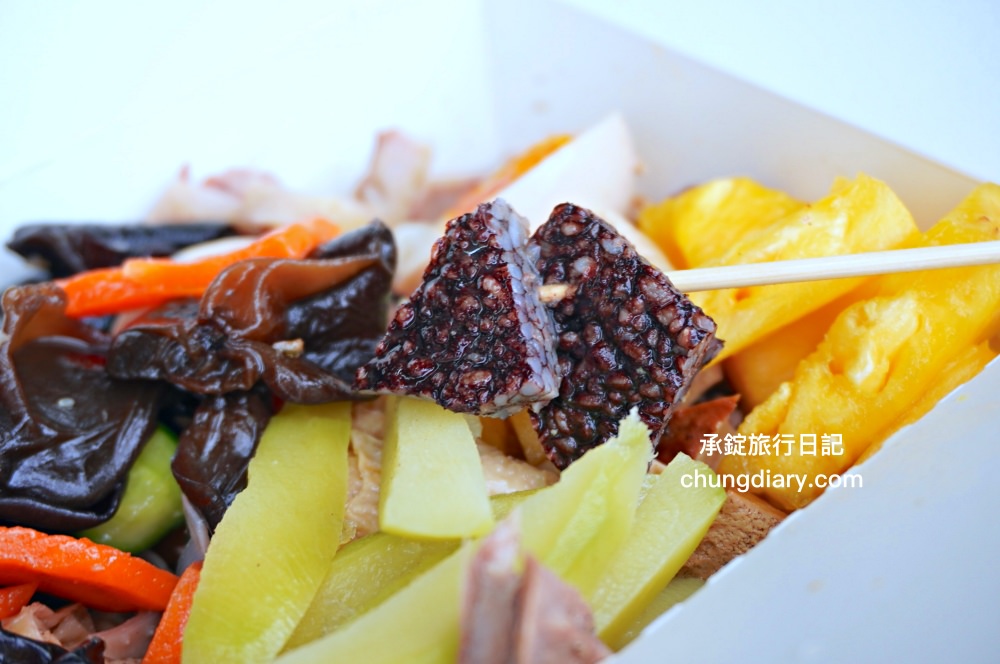 木子李鹽水雞｜台中太平美食｜乾淨衛生小吃餐車，好吃不貴，獨家胡椒粉配方，清爽不油膩！鄰近～東區精武車站。