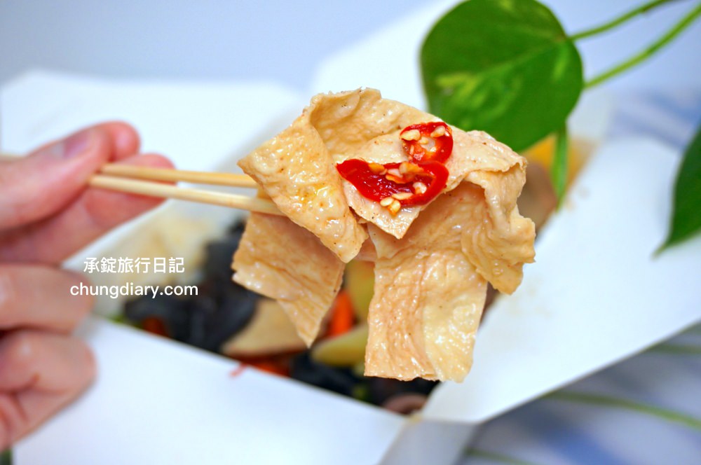 木子李鹽水雞｜台中太平美食｜乾淨衛生小吃餐車，好吃不貴，獨家胡椒粉配方，清爽不油膩！鄰近～東區精武車站。