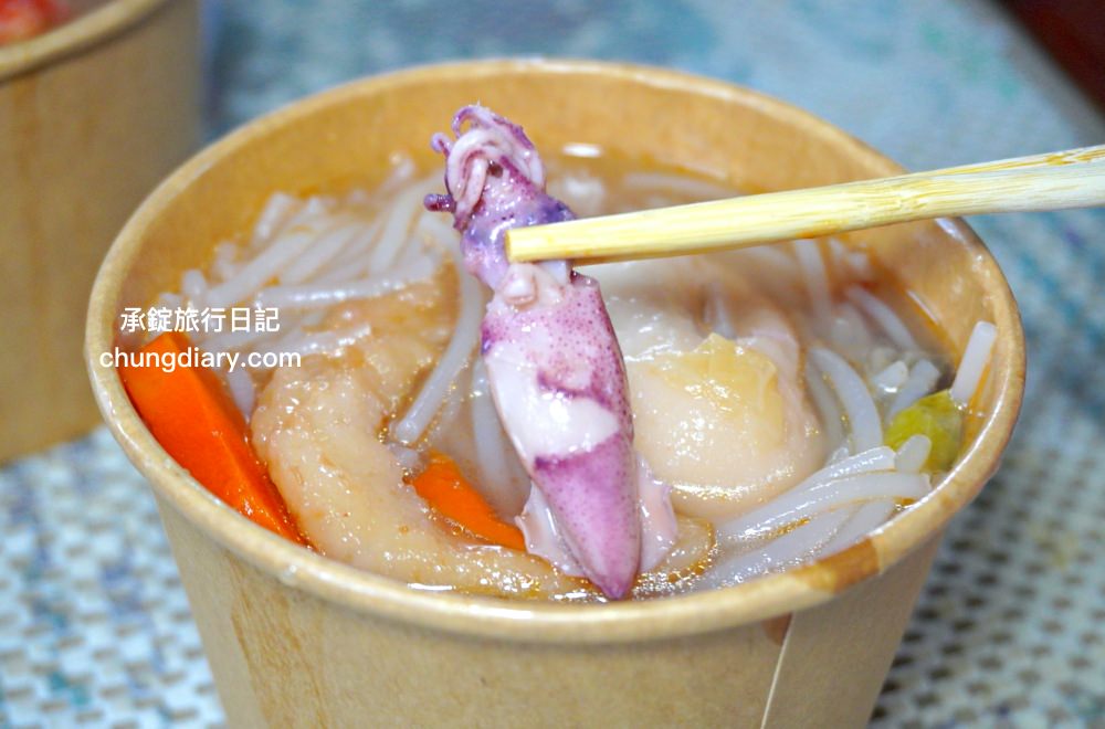 2024金山磺火季！磺港蹦火仔，全球唯一噴火捕魚法，有如海上螢火蟲奇景。