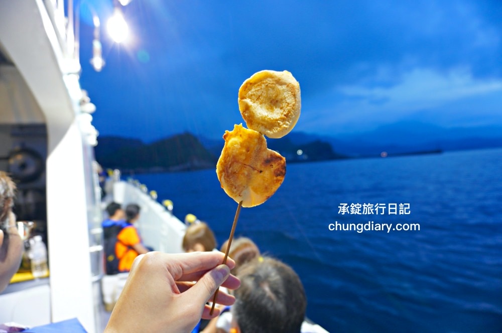 2024金山磺火季！磺港蹦火仔，全球唯一噴火捕魚法，有如海上螢火蟲奇景。