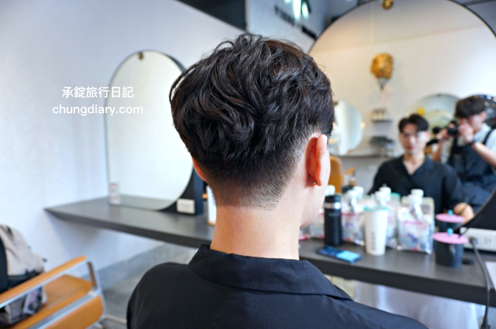 Virus hair salon 24H 日夜間髮廊 逢甲旗艦店｜台中男生燙髮、染髮、男士剪髮推薦｜三七分韓系紋理燙