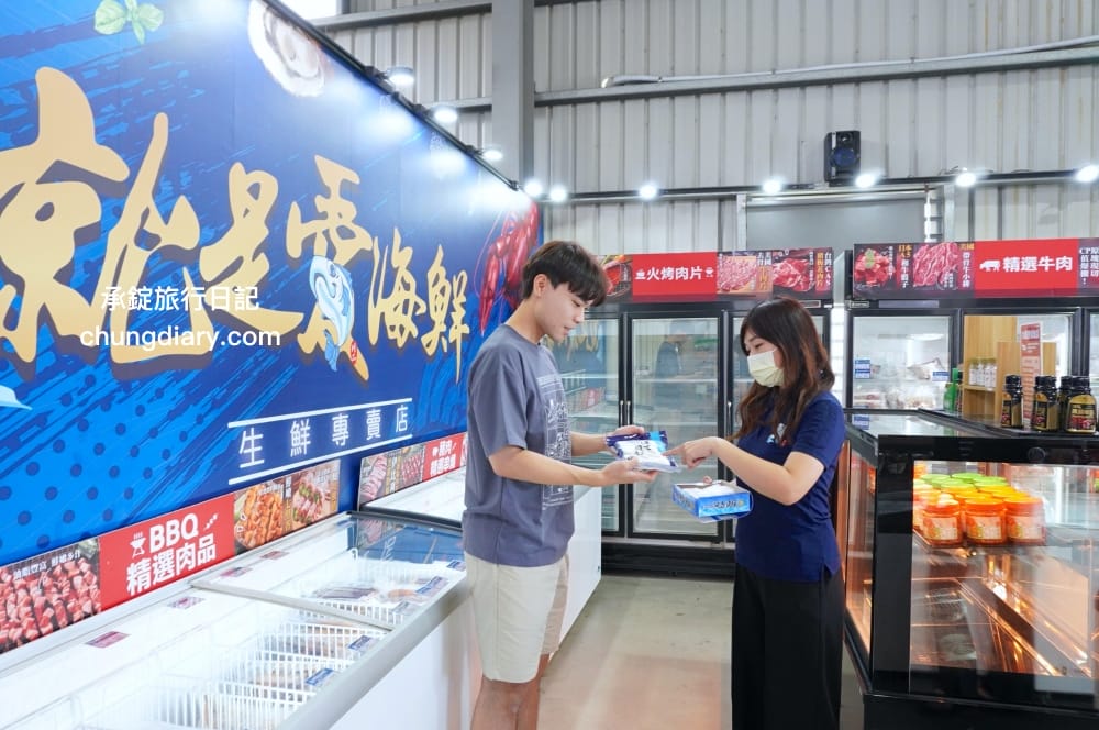 就是愛海鮮｜彰化花壇海鮮肉品市集｜全面升級冷氣開放！活體泰國蝦、鮭魚生魚片、中秋烤肉串燒宅配組合。