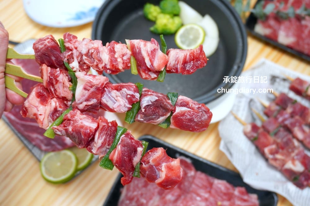 就是愛海鮮｜彰化花壇海鮮肉品市集｜全面升級冷氣開放！活體泰國蝦、鮭魚生魚片、中秋烤肉串燒宅配組合。