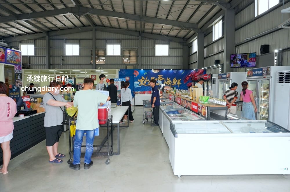 就是愛海鮮｜彰化花壇海鮮肉品市集｜全面升級冷氣開放！活體泰國蝦、鮭魚生魚片、中秋烤肉串燒宅配組合。