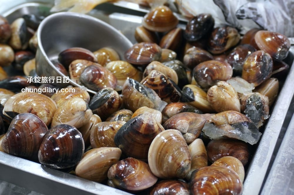 就是愛海鮮｜彰化花壇海鮮肉品市集｜全面升級冷氣開放！活體泰國蝦、鮭魚生魚片、中秋烤肉串燒宅配組合。