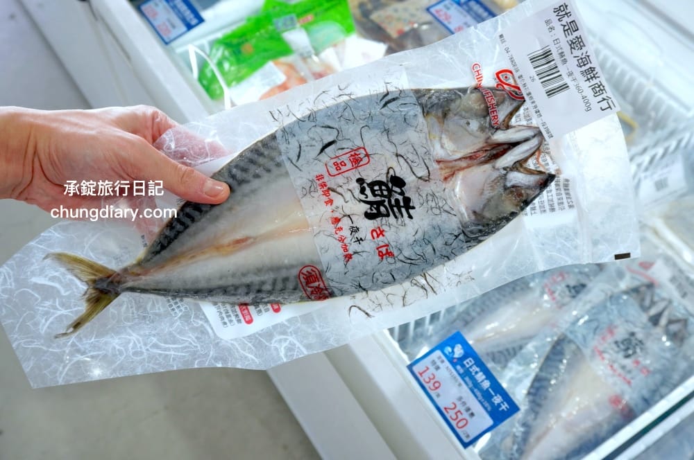 就是愛海鮮｜彰化花壇海鮮肉品市集｜全面升級冷氣開放！活體泰國蝦、鮭魚生魚片、中秋烤肉串燒宅配組合。