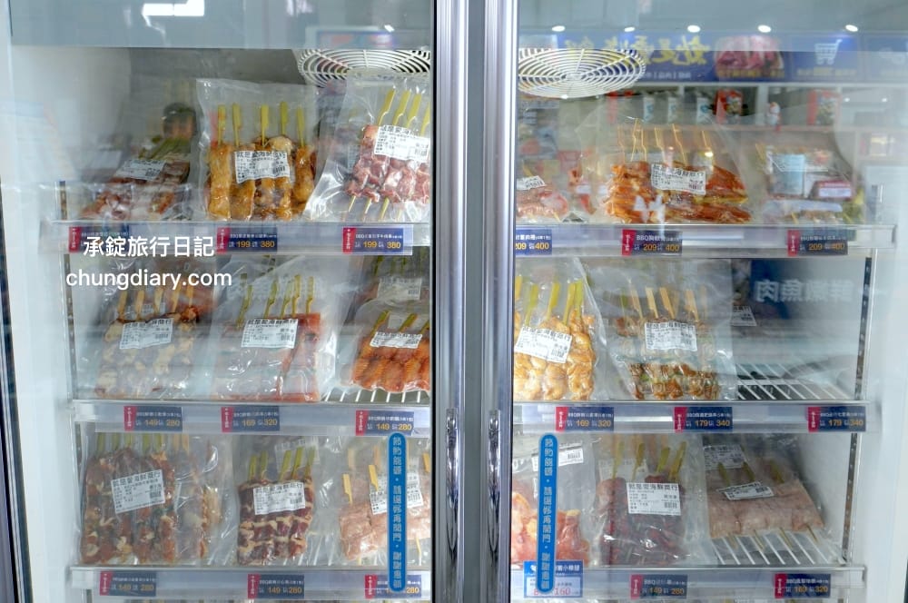 就是愛海鮮｜彰化花壇海鮮肉品市集｜全面升級冷氣開放！活體泰國蝦、鮭魚生魚片、中秋烤肉串燒宅配組合。