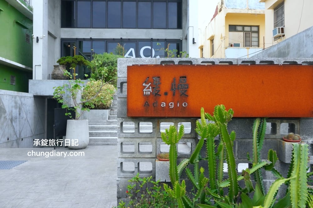 屏東x小琉球兩天一夜！入住緩慢大鵬灣民宿、山川琉璃吊橋、東港王船文化、美人洞、山豬溝、烏鬼洞｜雄獅國內旅遊行程