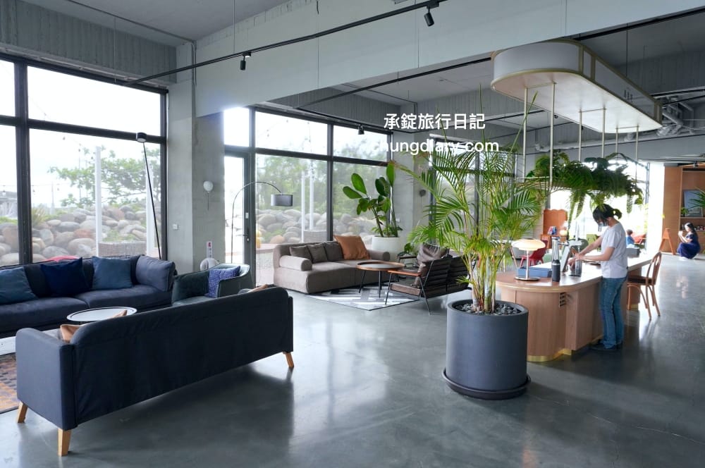 屏東x小琉球兩天一夜！入住緩慢大鵬灣民宿、山川琉璃吊橋、東港王船文化、美人洞、山豬溝、烏鬼洞｜雄獅國內旅遊行程
