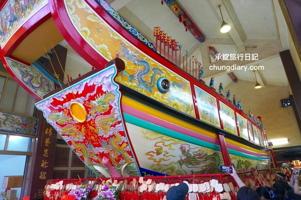 屏東x小琉球兩天一夜！入住緩慢大鵬灣民宿、山川琉璃吊橋、東港王船文化、美人洞、山豬溝、烏鬼洞｜雄獅國內旅遊行程