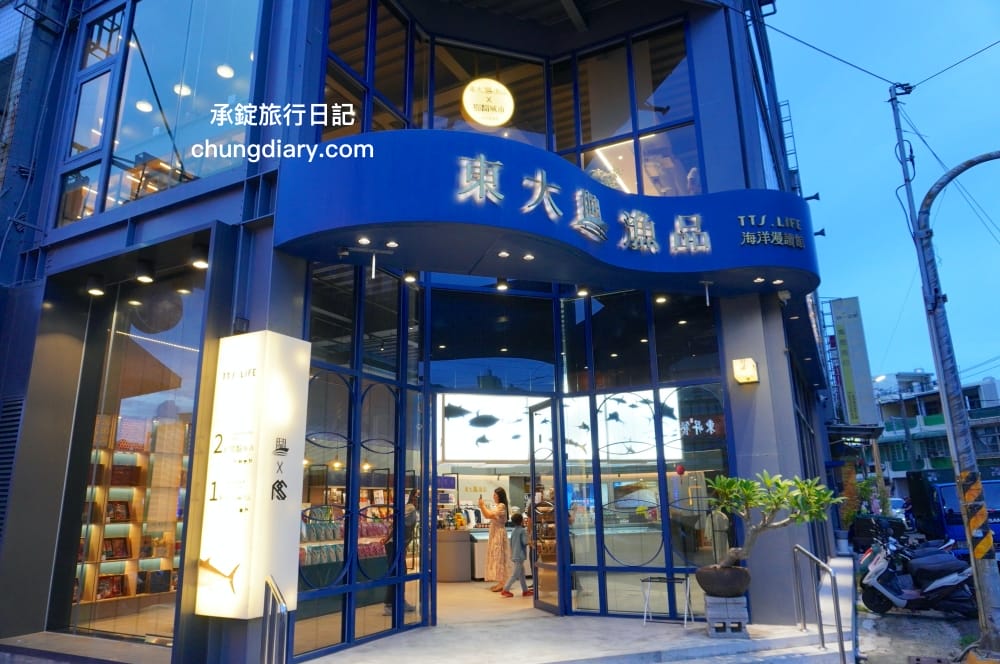 屏東x小琉球兩天一夜！入住緩慢大鵬灣民宿、山川琉璃吊橋、東港王船文化、美人洞、山豬溝、烏鬼洞｜雄獅國內旅遊行程