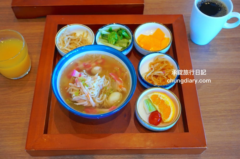 屏東x小琉球兩天一夜！入住緩慢大鵬灣民宿、山川琉璃吊橋、東港王船文化、美人洞、山豬溝、烏鬼洞｜雄獅國內旅遊行程