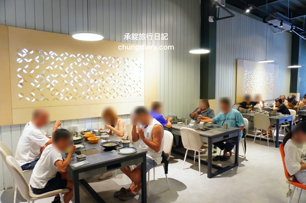 阿米石頭火鍋｜台中北屯松竹路｜最低318元起蔬菜火鍋料吃到飽！下午不休息～營業至凌晨2點！泰國明果冰淇淋、冰棒免費自助。