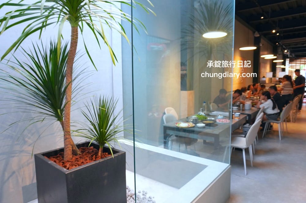 阿米石頭火鍋｜台中北屯松竹路｜最低318元起蔬菜火鍋料吃到飽！下午不休息～營業至凌晨2點！泰國明果冰淇淋、冰棒免費自助。