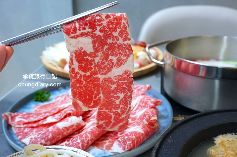 阿米石頭火鍋｜台中北屯松竹路｜最低318元起蔬菜火鍋料吃到飽！下午不休息～營業至凌晨2點！泰國明果冰淇淋、冰棒免費自助。