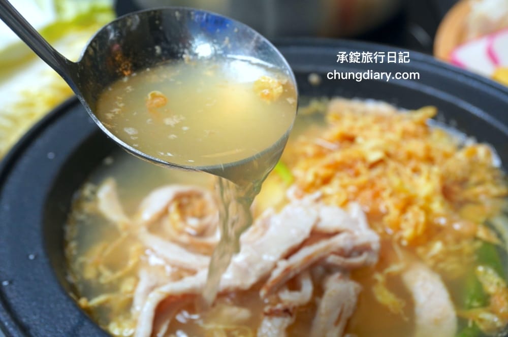 阿米石頭火鍋｜台中北屯松竹路｜最低318元起蔬菜火鍋料吃到飽！下午不休息～營業至凌晨2點！泰國明果冰淇淋、冰棒免費自助。