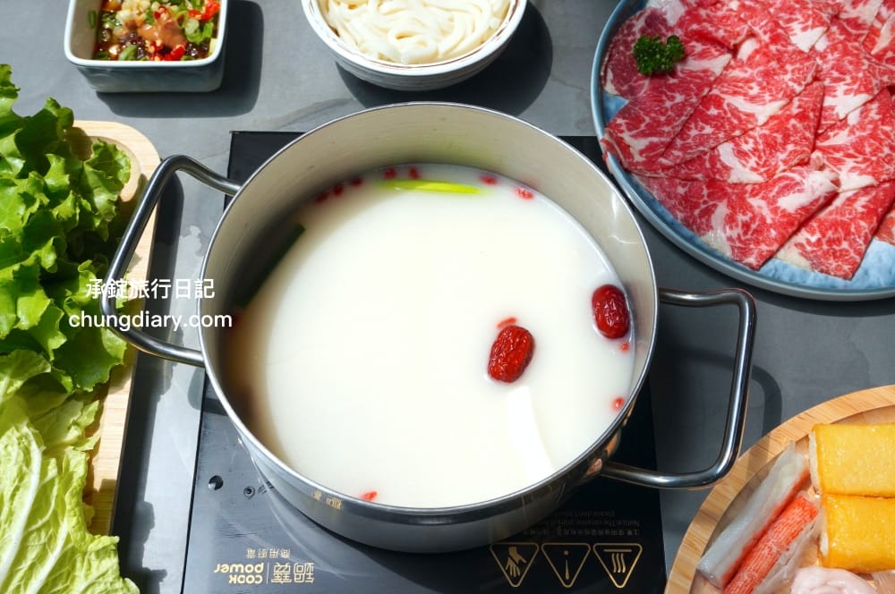 阿米石頭火鍋｜台中北屯松竹路｜最低318元起蔬菜火鍋料吃到飽！下午不休息～營業至凌晨2點！泰國明果冰淇淋、冰棒免費自助。