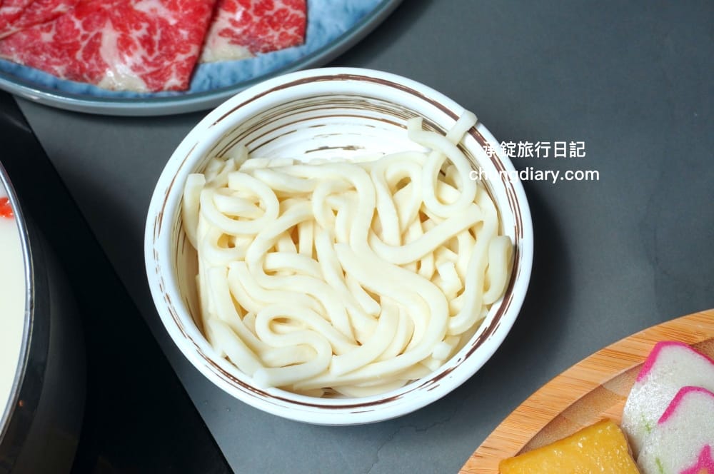 阿米石頭火鍋｜台中北屯松竹路｜最低318元起蔬菜火鍋料吃到飽！下午不休息～營業至凌晨2點！泰國明果冰淇淋、冰棒免費自助。