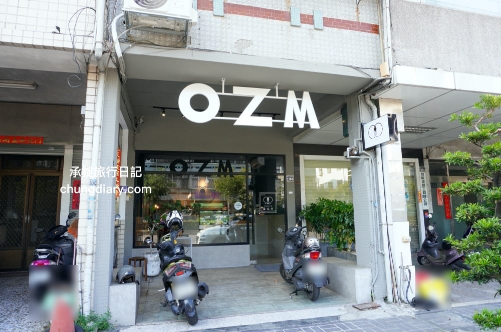 OZM 啢男咖啡甜點｜台中西區咖啡廳｜寵物友善有店狗柴犬！招牌必點肉桂捲、司康、戚風蛋糕。