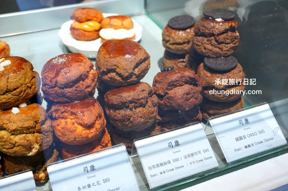 OZM 啢男咖啡甜點｜台中西區咖啡廳｜寵物友善有店狗柴犬！招牌必點肉桂捲、司康、戚風蛋糕。