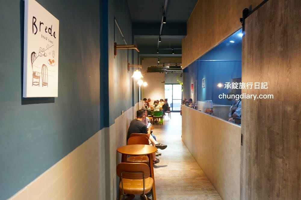 OZM 啢男咖啡甜點｜台中西區咖啡廳｜寵物友善有店狗柴犬！招牌必點肉桂捲、司康、戚風蛋糕。