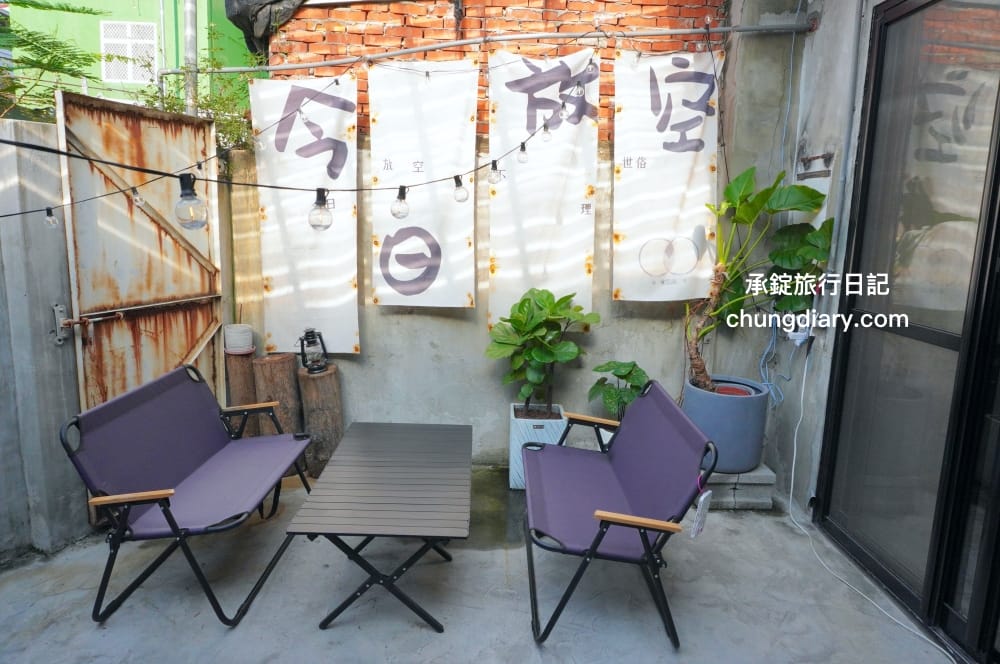 OZM 啢男咖啡甜點｜台中西區咖啡廳｜寵物友善有店狗柴犬！招牌必點肉桂捲、司康、戚風蛋糕。