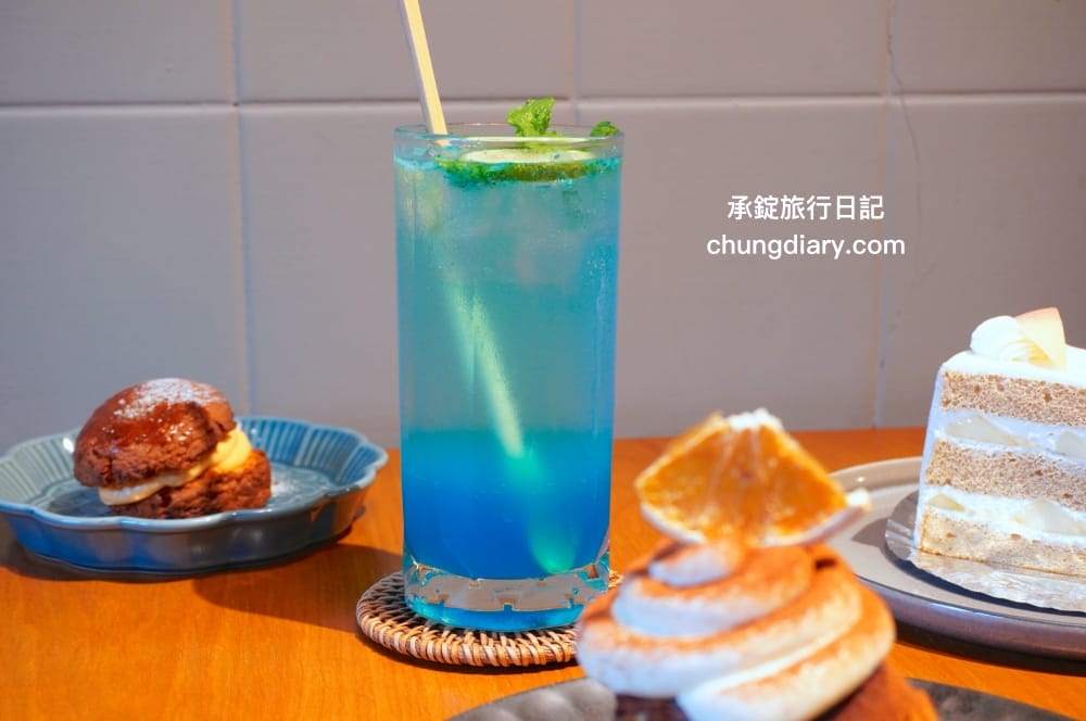 OZM 啢男咖啡甜點｜台中西區咖啡廳｜寵物友善有店狗柴犬！招牌必點肉桂捲、司康、戚風蛋糕。