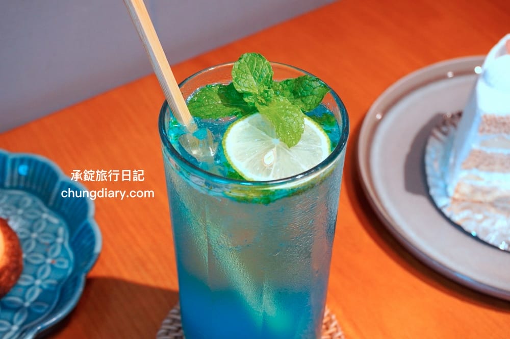 OZM 啢男咖啡甜點｜台中西區咖啡廳｜寵物友善有店狗柴犬！招牌必點肉桂捲、司康、戚風蛋糕。