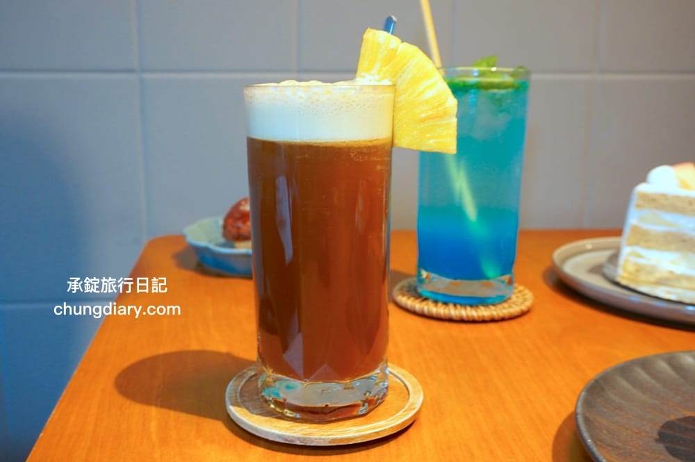 OZM 啢男咖啡甜點｜台中西區咖啡廳｜寵物友善有店狗柴犬！招牌必點肉桂捲、司康、戚風蛋糕。