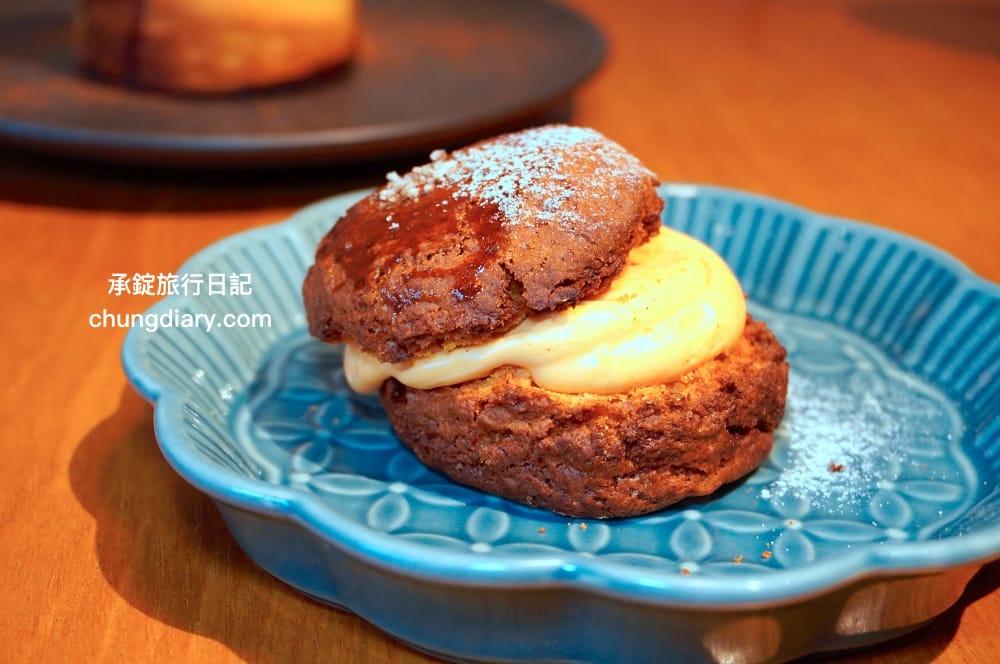 OZM 啢男咖啡甜點｜台中西區咖啡廳｜寵物友善有店狗柴犬！招牌必點肉桂捲、司康、戚風蛋糕。