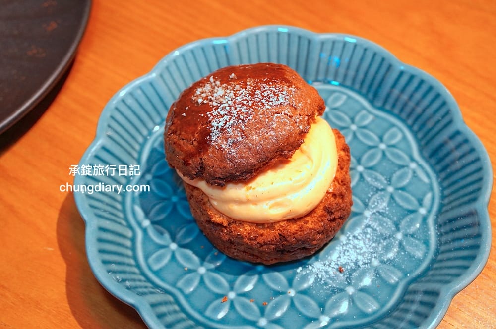 OZM 啢男咖啡甜點｜台中西區咖啡廳｜寵物友善有店狗柴犬！招牌必點肉桂捲、司康、戚風蛋糕。