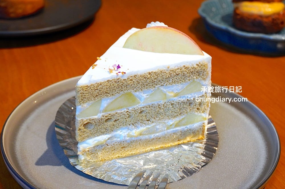 OZM 啢男咖啡甜點｜台中西區咖啡廳｜寵物友善有店狗柴犬！招牌必點肉桂捲、司康、戚風蛋糕。