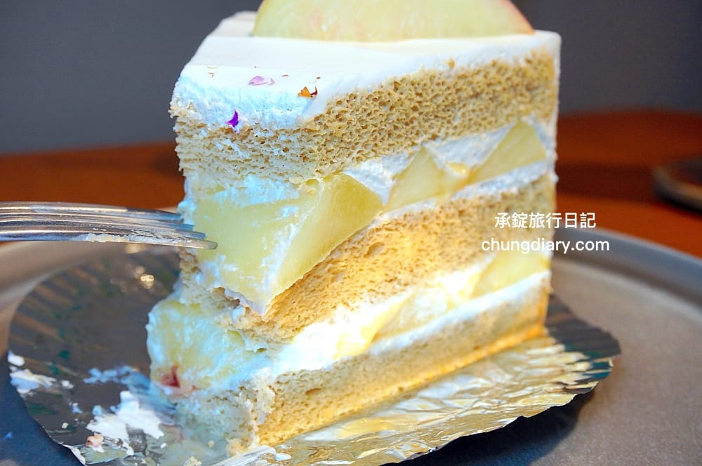 OZM 啢男咖啡甜點｜台中西區咖啡廳｜寵物友善有店狗柴犬！招牌必點肉桂捲、司康、戚風蛋糕。