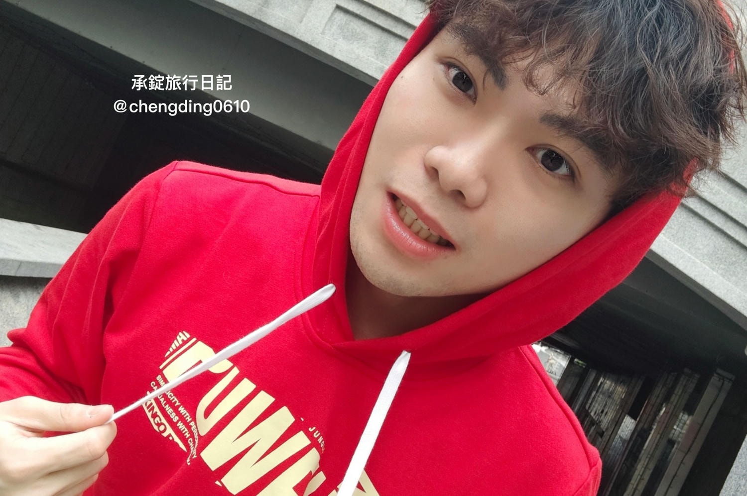 台灣第一休閒服飾品牌【KINGO】紅色印花帽T，男女款XS-4XL，過年「紅色穿搭」喜慶迎新年！