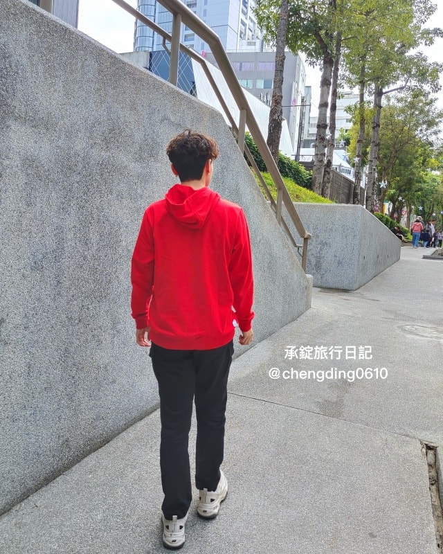 台灣第一休閒服飾品牌【KINGO】紅色印花帽T，男女款XS-4XL，過年「紅色穿搭」喜慶迎新年！