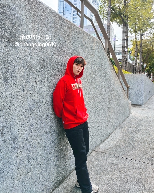 台灣第一休閒服飾品牌【KINGO】紅色印花帽T，男女款XS-4XL，過年「紅色穿搭」喜慶迎新年！