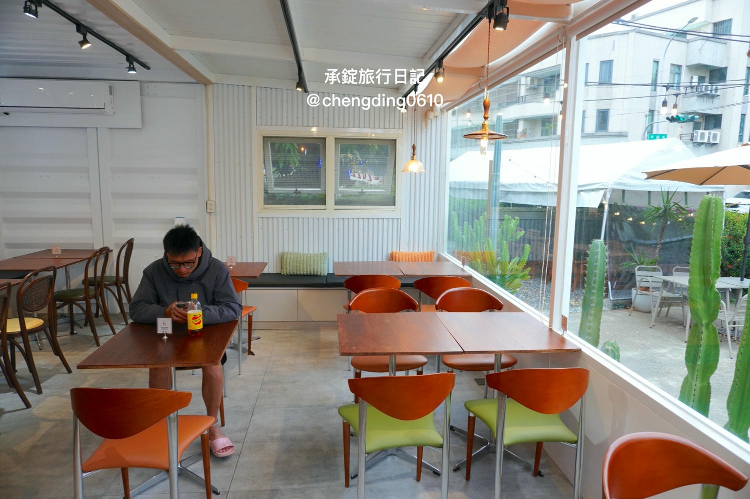 食久茶事｜台中大里玻璃貨櫃屋｜戶外庭院空間｜早午餐、咖哩飯、義大利麵、咖啡＆下午茶！寵物友善餐廳推薦