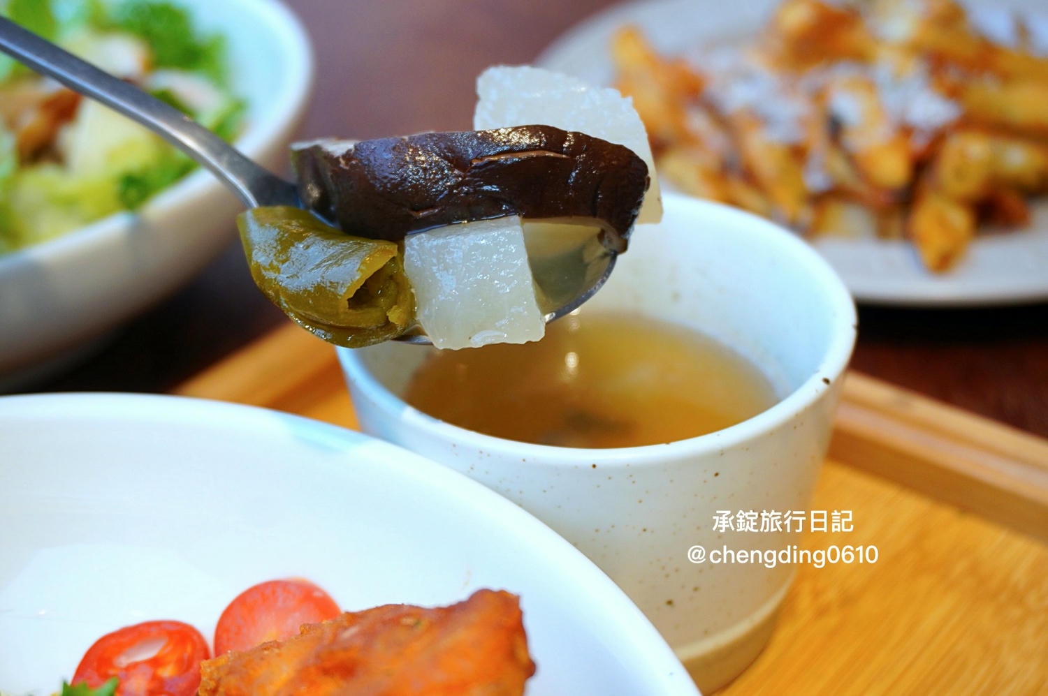 食久茶事｜台中大里玻璃貨櫃屋｜戶外庭院空間｜早午餐、咖哩飯、義大利麵、咖啡＆下午茶！寵物友善餐廳推薦