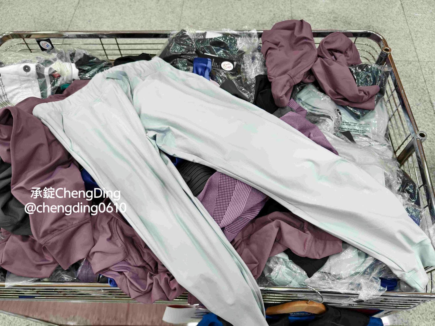原廠出清【2025台北特賣會】UNDER ARMOUR運動服飾品牌，全場特價商品99元起！3件再8折、5件再7折～買愈多省越多！