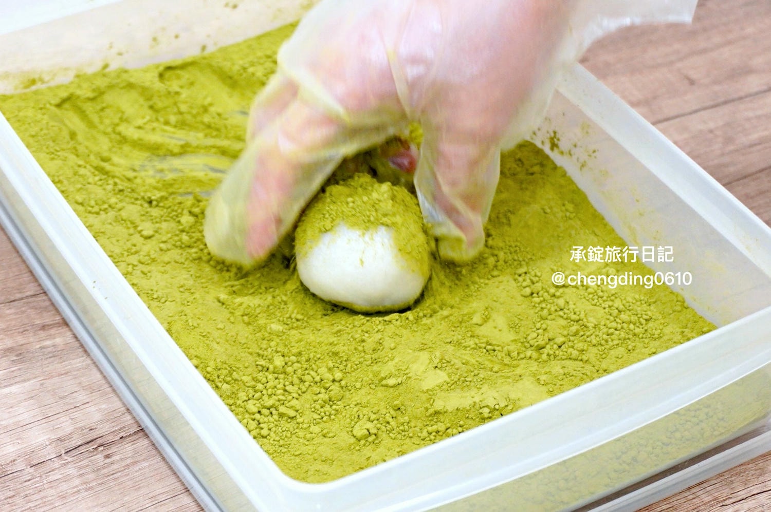 芳塢碼頭專業麻糬西屯店｜台中傳統麻糬多達9種口味！雲朵麻糬「沾上奶醬」創意新吃法。