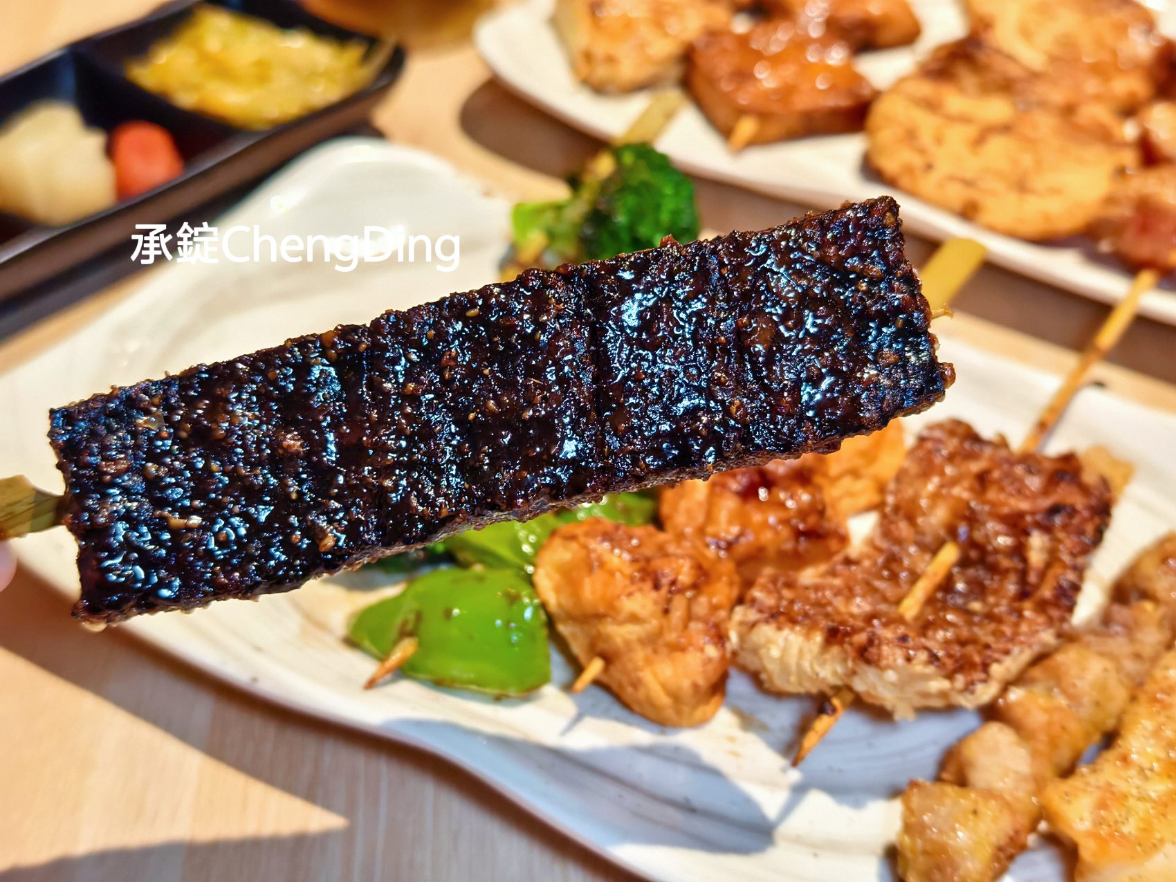 學生推薦【台中逢甲夜市美食】職人級串燒居酒屋「柒息地逢甲店」:五小時熬製烤肉神醬,最低只要19元起! - 第15張圖
