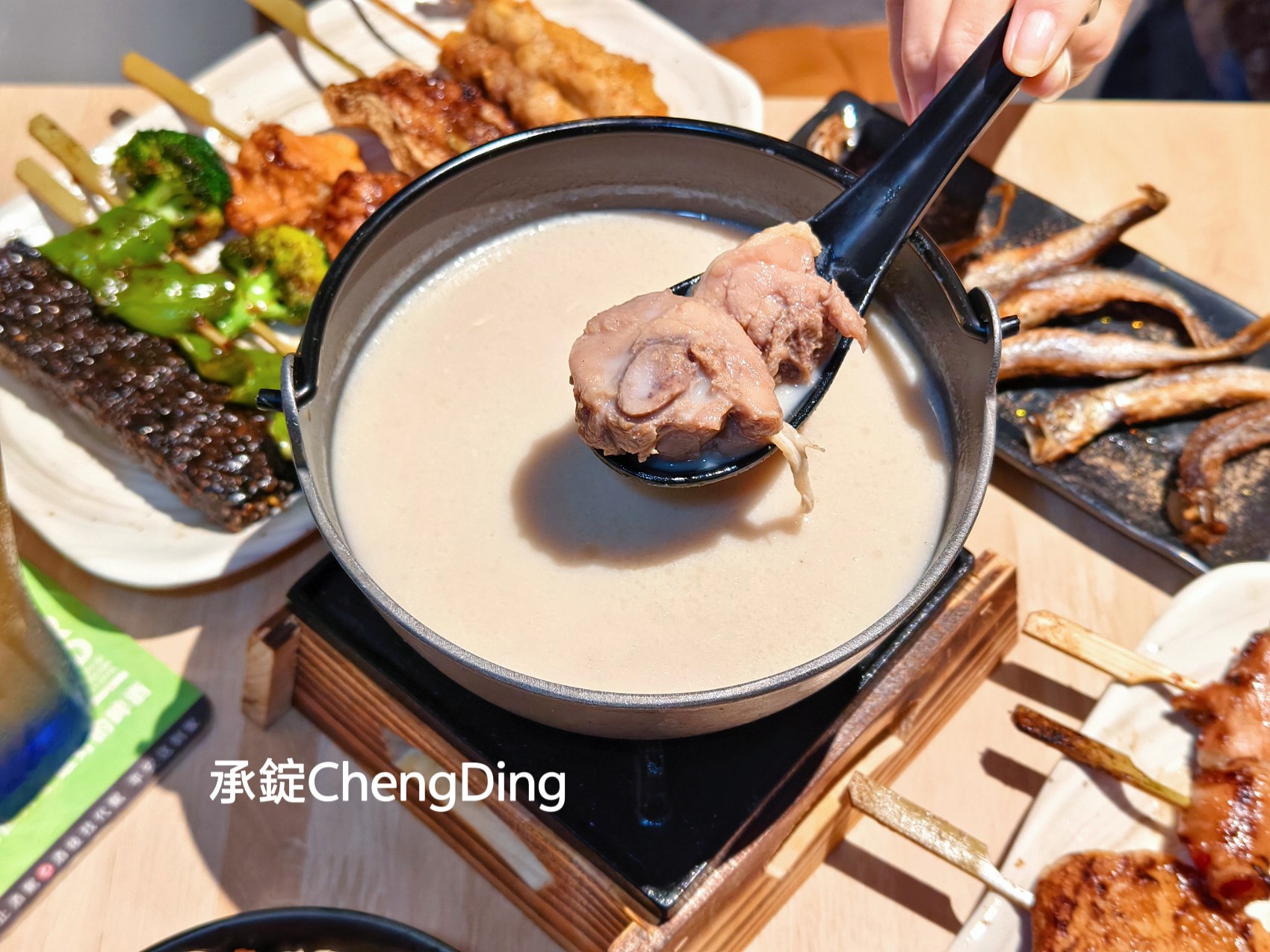 學生推薦【台中逢甲夜市美食】職人級串燒居酒屋「柒息地逢甲店」:五小時熬製烤肉神醬,最低只要19元起! - 第30張圖