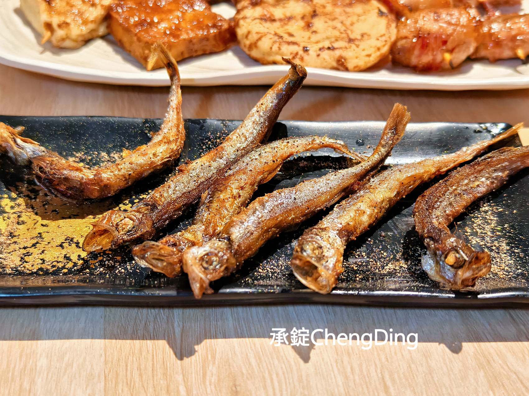 學生推薦【台中逢甲夜市美食】職人級串燒居酒屋「柒息地逢甲店」:五小時熬製烤肉神醬,最低只要19元起! - 第27張圖