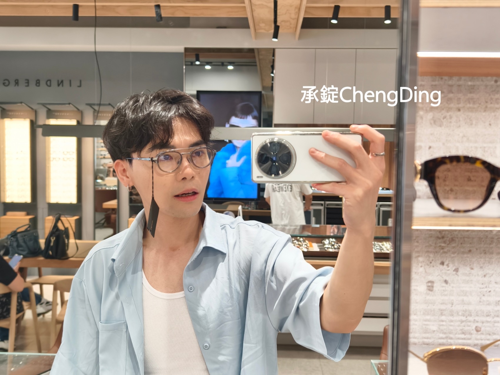 台南東區眼鏡行推薦【 明格眼鏡-長榮店 】蔡司優視力專家＋眼鏡款式超多。