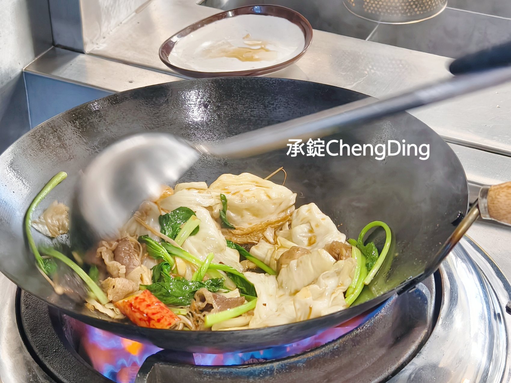 粗吼鍋｜台中北區火鍋推薦！主打正港台式火鍋，石頭鍋、西瓜綿湯底超有特色，高CP值個人火鍋超滿足！